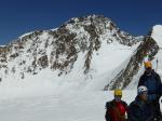 V sedle Colle del Lys, v pozad&iacute; Dufourspitze a Zumsteinspitze.
